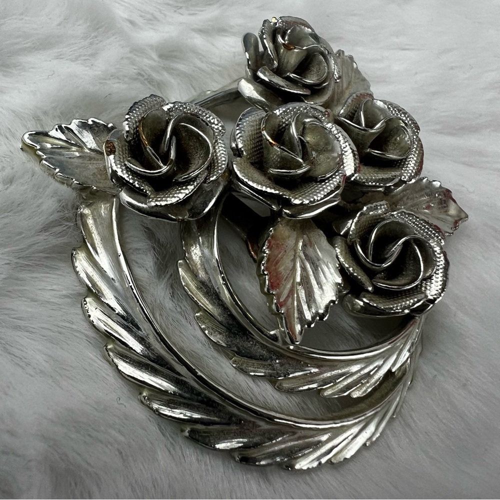 Coro Silver Tone Roses and Leaves Brooch - Picture 2 of 9
